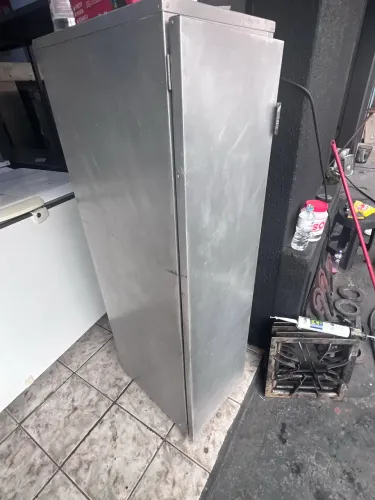 Armário em inox Slin com bandejas