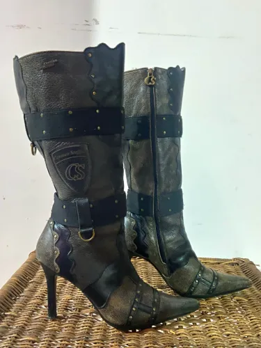 Bota Carmen Steffens couro cano alto salto agulha original tam. 35