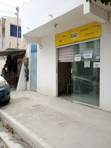 vendo ou troco casa sobrado com ponto comercial.