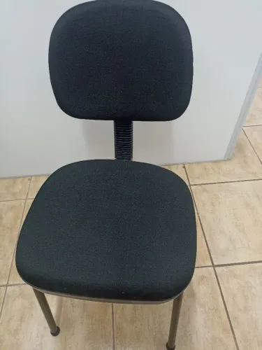 Vendo  02 cadeiras 80,00 cada