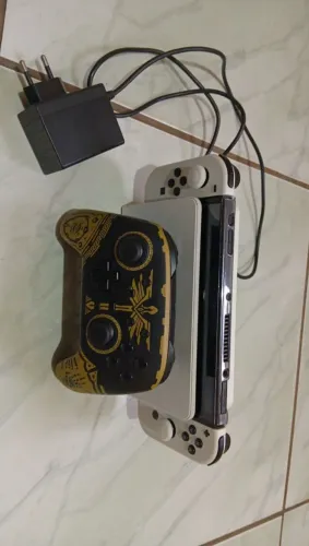 Nintendo Switch OLED + Controle Zelda Tears of the Kingdom + Cartão SanDisk 256GB Nintendo
