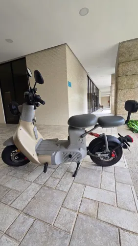 Scooter Bee Type 2 bege seminova, bateria de litium,  revisada, nada a fazer