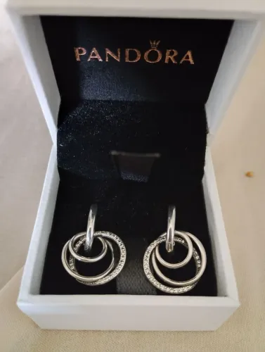 Lindos Brincos em Prata e Zircônias com caixa