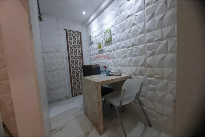 Alugo Sala Comercial com 4 ambientes na avenida principal na Torre em Recife - 18m² com 6 