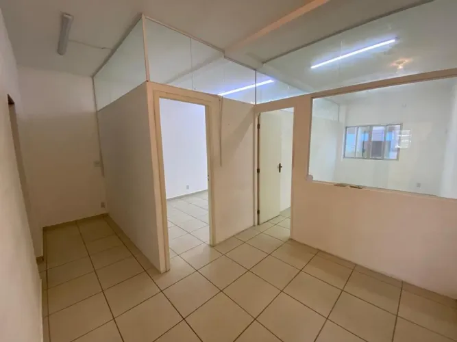 Alugo Excelente Sobreloja/Sala Comercial no Centro de Maricá!<br>