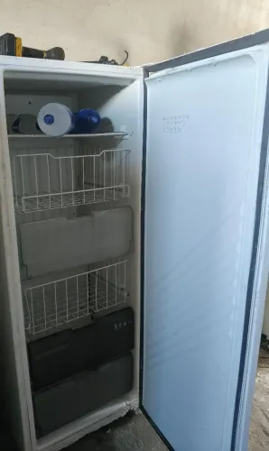 Freezer vertical Frost Free funcionando perfeitamente