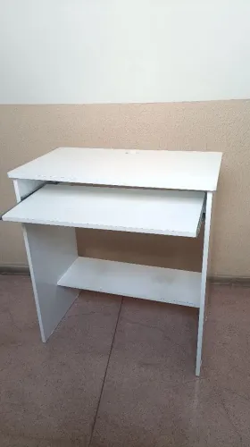 Mesa branca de estudo Pc em MDF laca