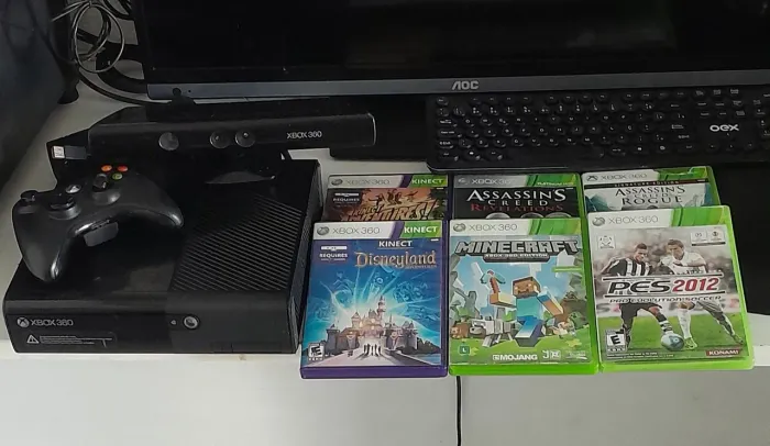 XBOX 360 SUPER SLIM 320GB - Bloqueado