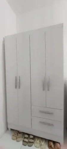 Guarda roupa solteiro 4 portas em MDP ( novinho) só fiz montar. 