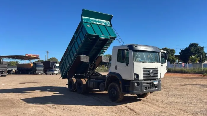 Lote de Caminhões Basculantes 6x4 e 6x2 | Repasse | SP