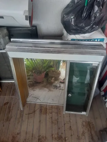 ESPELHO DE BANHEIRO EM BOM ESTADO.
