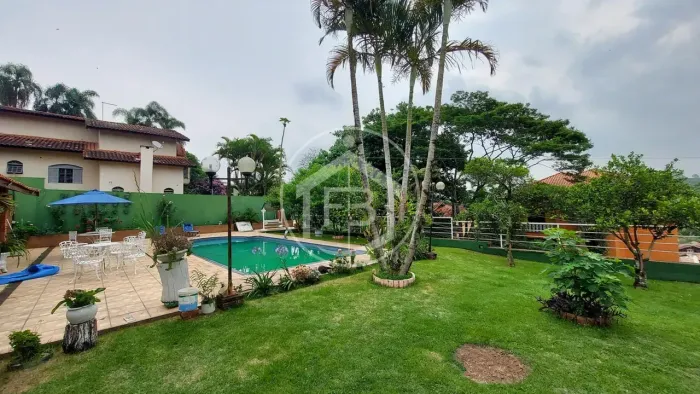 Casa para alugar em Cotia - 370m² | 3 Dorms | Piscina e Churrasqueira - Parque São Paulo -
