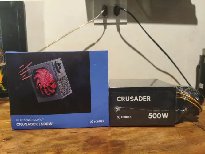 Fonte Gamer ATX Fortrek Crusader 500W Preta Bivolt Conector 6+2 Cooler 120mm
