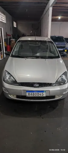 Ford Focus 1.8 16V 5P 2002