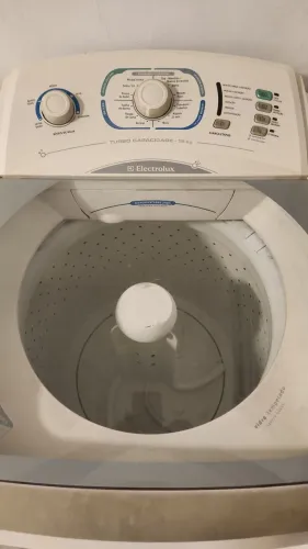 Máquina de lavar roupas.