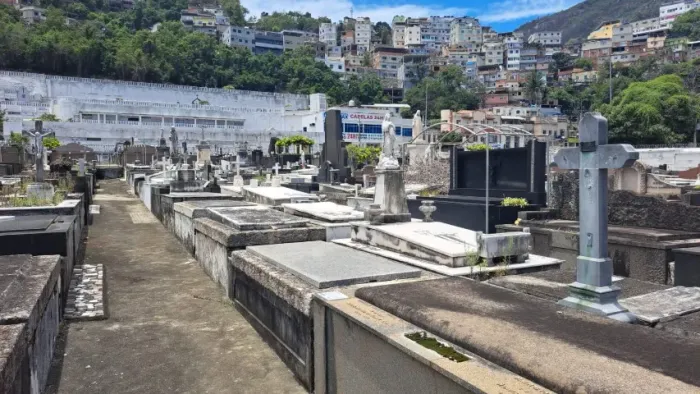 Vende-se Jazigo perpétuo no Cemitério São João Batista no Rio de Janeiro.