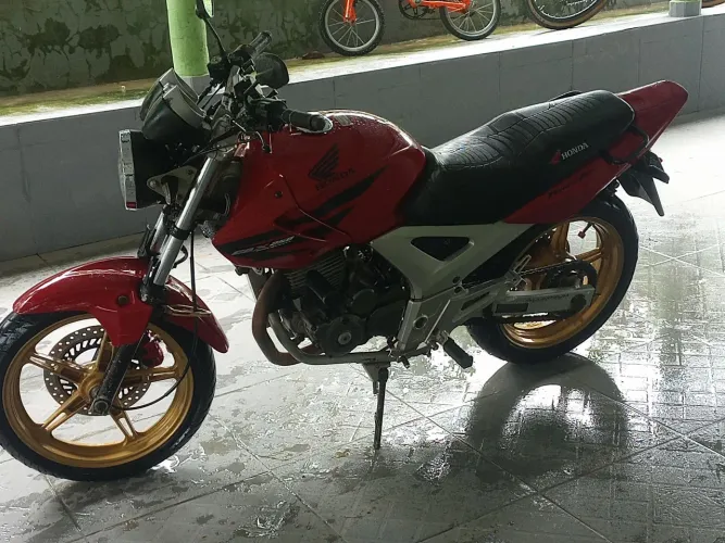 vendo ou troco em biz freio a disco nas duas rodas roda da 300 top telefone *