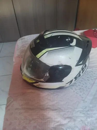 Capacete no precinho