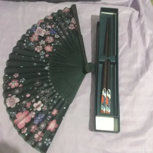Hachi com detalhe + leque oriental