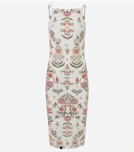Vestido canelado com decote quadrado