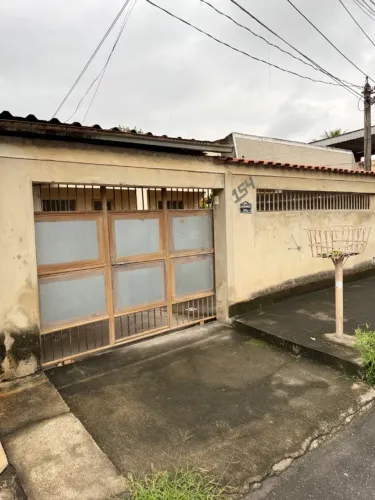 Casa com quintal disponível para venda em Vila Nova