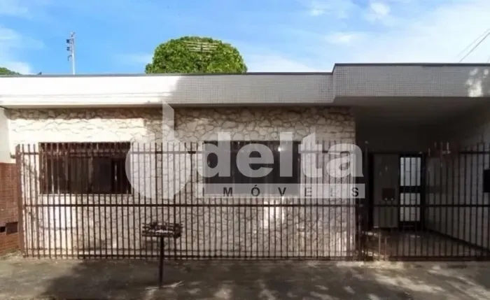 Casa Comercial disponível para Venda no bairro Martins em Uberlândia-MG