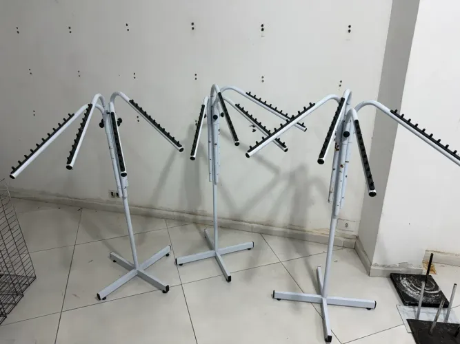 Expositor para roupa de chão