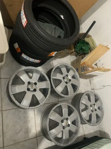 VENDO RODAS 17 + pneus zeros
