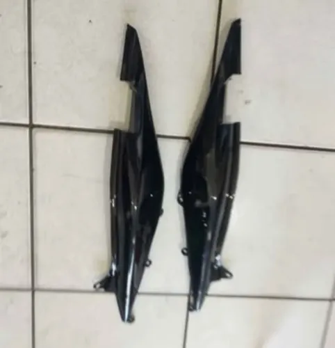 Vendo par de carenagem rabeta  lateral da CB 300 2009 a 2015 nova pintada paralela