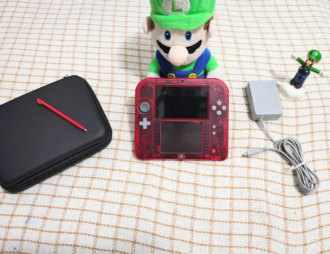 NINTENDO 2DS CLEAR RED DESBLOQUEADO