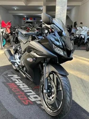 YAMAHA YZF R15 ABS. EM EXCELENTE ESTADO DE CONSERVAÇÃO.