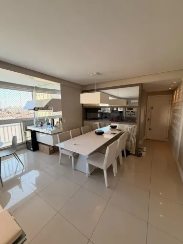 Cidade de Milão | 89m² | Reformado | Mobiliado | Varanda Integrada | 2 Vagas
