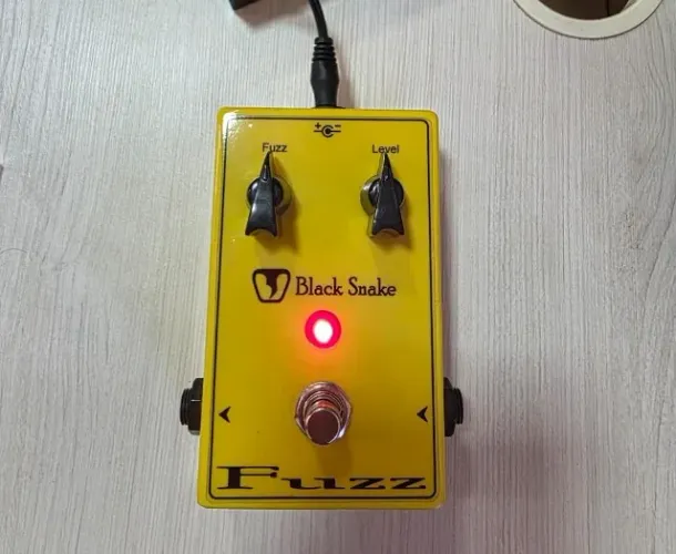 Pedal Black Snake Fuzz (Clone do Fuzz Face)