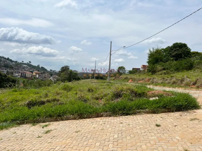 Lote em Caxambu, no bairro Jardim Alice 2, à venda.