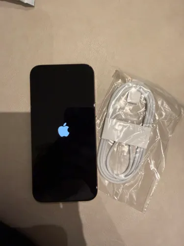 iPhone 16 pro max dourado