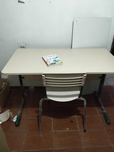 Mesa escolar ou escritório