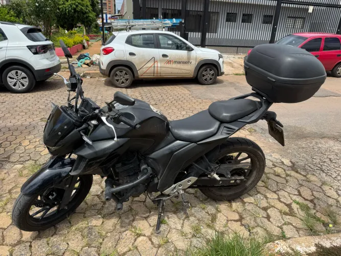 Yamaha Fazer 250 FZ25 - IPVA 2026 - Com Acessórios: Baú, Alarme, Trava Ignição, Rastreador