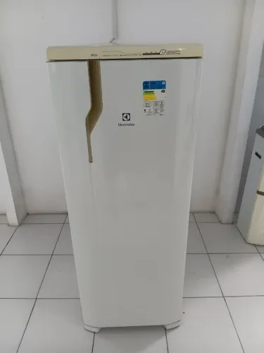 Geladeira Electrolux Frost Free 322L RFE39 | 1 Porta | Econômica | Seminova