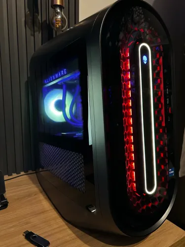 Dell Alienware Aurora R15 - i7 13700k - 32GB - Nvme 1Tb + 1 512GB - Nvidia RTX 3060 12 GB