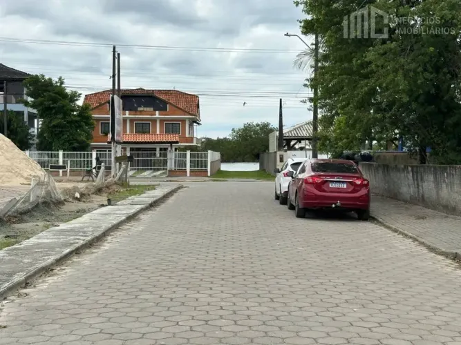Terreno com 1.500,00m² - Apenas 50m da lagoa | Costeira - BBS/SC