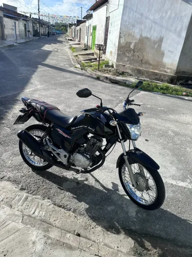 Vendo cg 125 ( motor todo de 150 injetado) so pegar e andar!!! Em dias