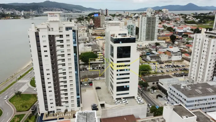 Sala Comercial em Florianópolis: Vista para Ilha e Beira Mar Norte! Seu Novo Endereço de S