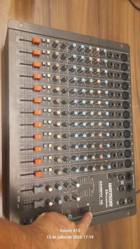Mesa som wattsom 12 canais