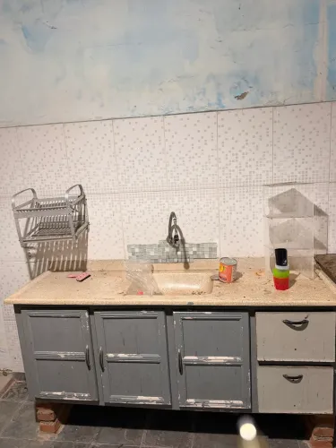 Bancada de cozinha em pedra armário