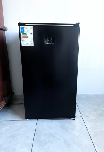 Vendo Frigobar Electrolux 90 Litros (Modelo EM90B) - 127V