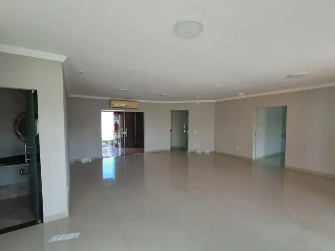 FLORES. COND. PARQUE DAS SAMAMBAIAS ALUGO CASA COM 4 QUARTOS SENDO 2 SUITES, SALA PARA 3