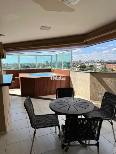Cobertura disponível para venda no bairro Vigilato Pereira em Uberlândia-MG