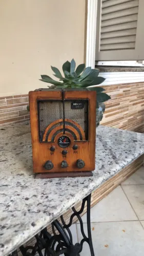 Porta-Joias Mini Rádio Retrô em Madeira