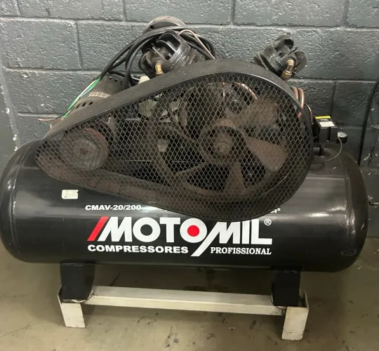 Compressor Profissional MotoMil CMAV-20/200 - 5 hp- 200 Litros - 175 lbf/pol^2