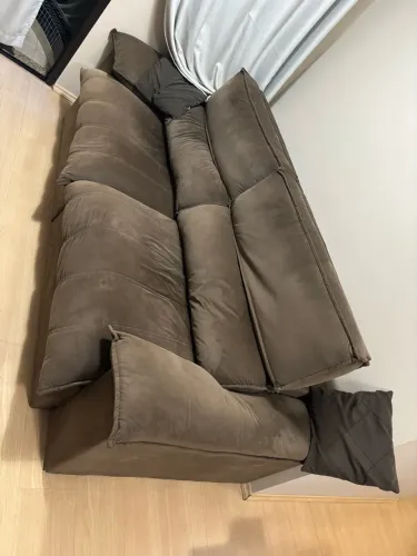 Sofa 2 lugares retrátil.